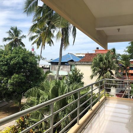Sandy Beach Hotel Thiruvananthapuram Buitenkant foto