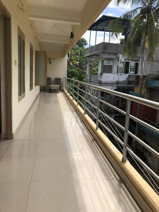 Sandy Beach Hotel Thiruvananthapuram Buitenkant foto
