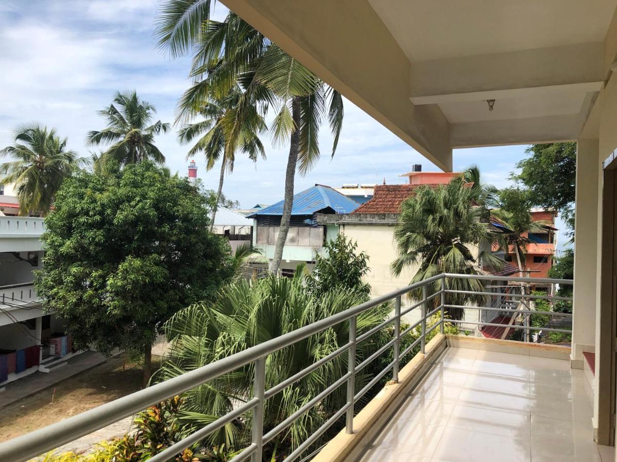 Sandy Beach Hotel Thiruvananthapuram Buitenkant foto