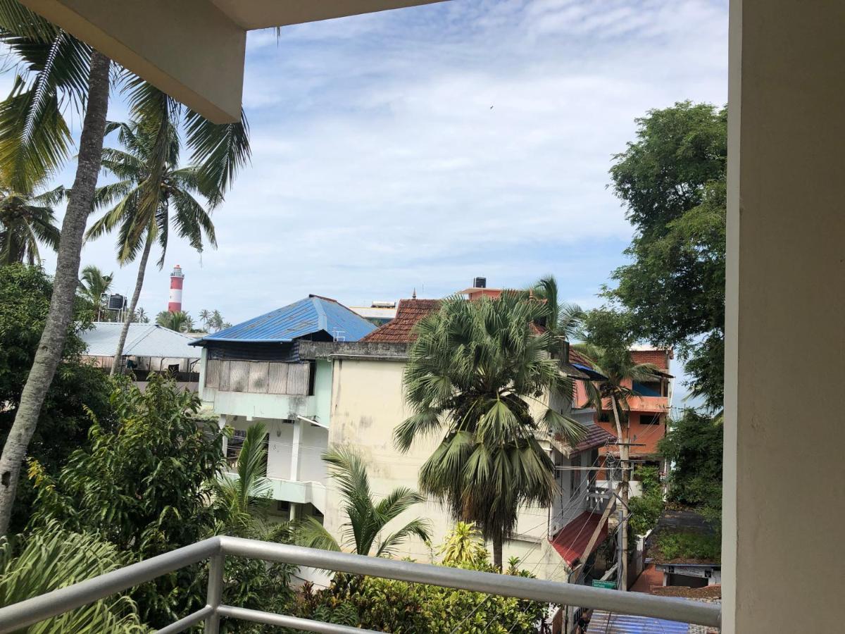 Sandy Beach Hotel Thiruvananthapuram Buitenkant foto