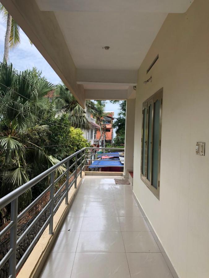 Sandy Beach Hotel Thiruvananthapuram Buitenkant foto