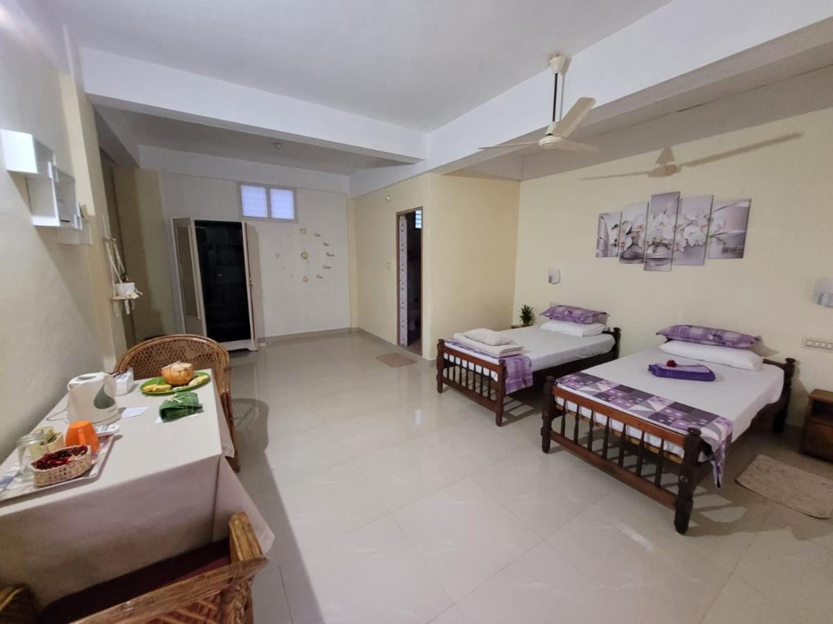 Sandy Beach Hotel Thiruvananthapuram Buitenkant foto