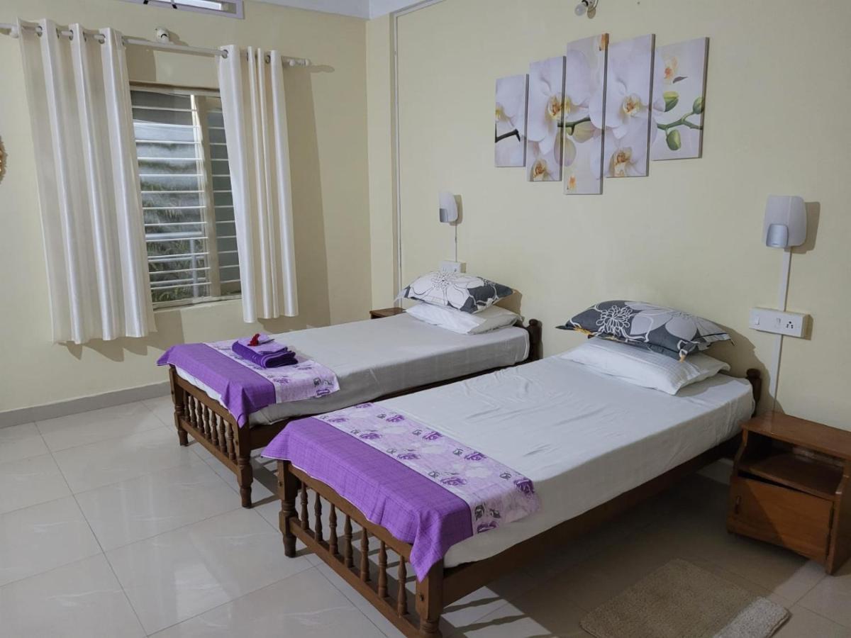 Sandy Beach Hotel Thiruvananthapuram Buitenkant foto