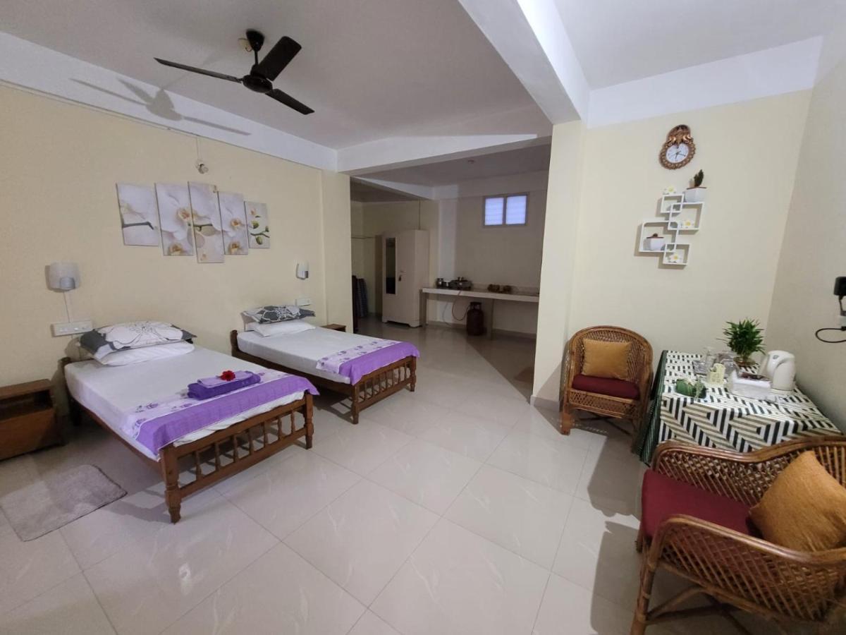 Sandy Beach Hotel Thiruvananthapuram Buitenkant foto