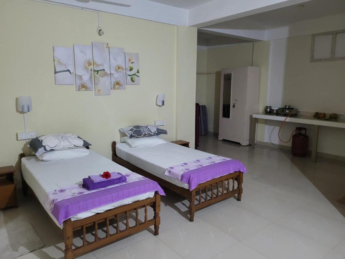 Sandy Beach Hotel Thiruvananthapuram Buitenkant foto