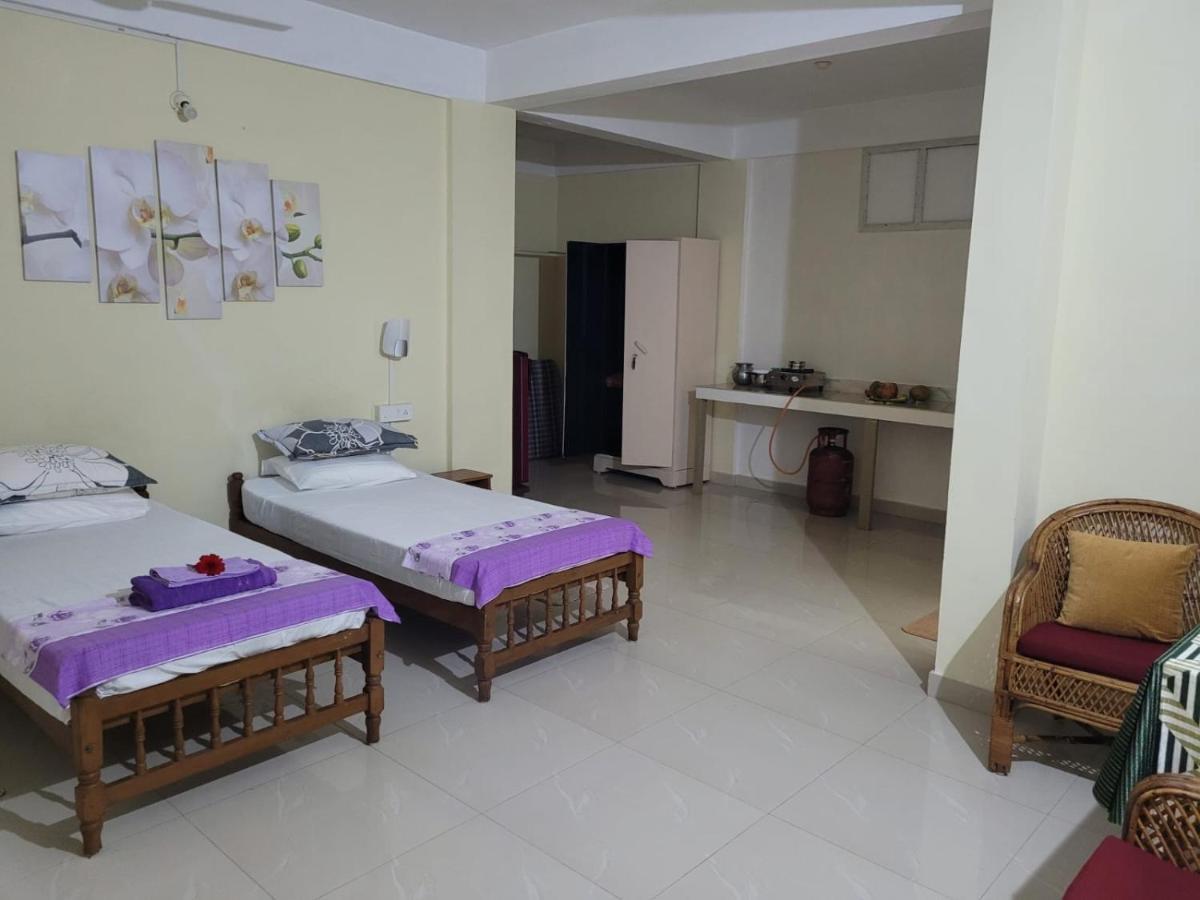 Sandy Beach Hotel Thiruvananthapuram Buitenkant foto